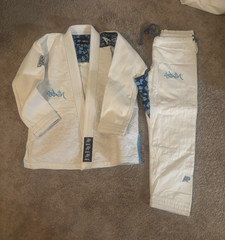 Albino & Preto A&P A0 BJJ Jiu-Jitsu Gi Uniform Set White/Blue Trim