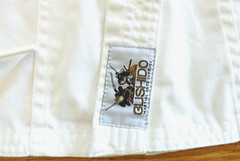 Authentic Kids BUSHIDO Karate White GI Martial Arts Uniform Whte Belt Size 0/140
