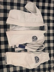 Royce Gracie Academy Jiu-Jitsu BJJ White Gi Kimono Kids Size C000 With Belt