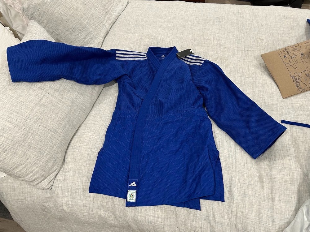 IJF Champion 3 Slim Fit with Stripes Judo Gi 175 cm / US Size 4.5