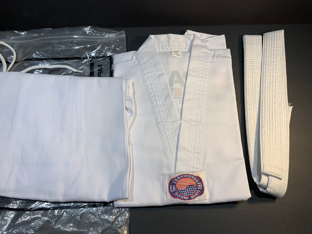 Taekwondo Martial Arts Uniform (Dobok) – Size 1 / 150 – White – Top/Pants/Belt